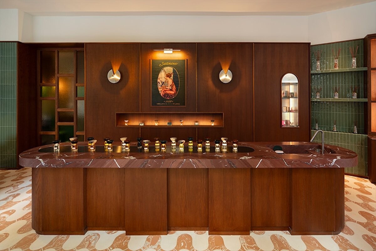 Catheral Glass homenageia a arquitetura local em Milão acetinada