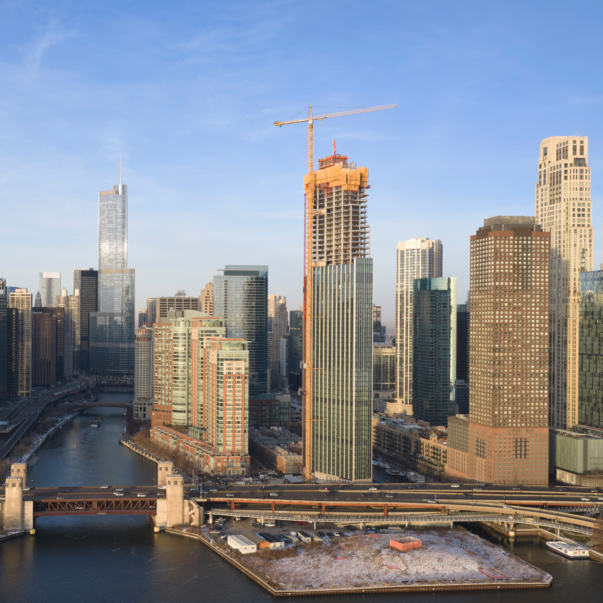 Imagens mostram construção do arranha-céu SOM em Chicago