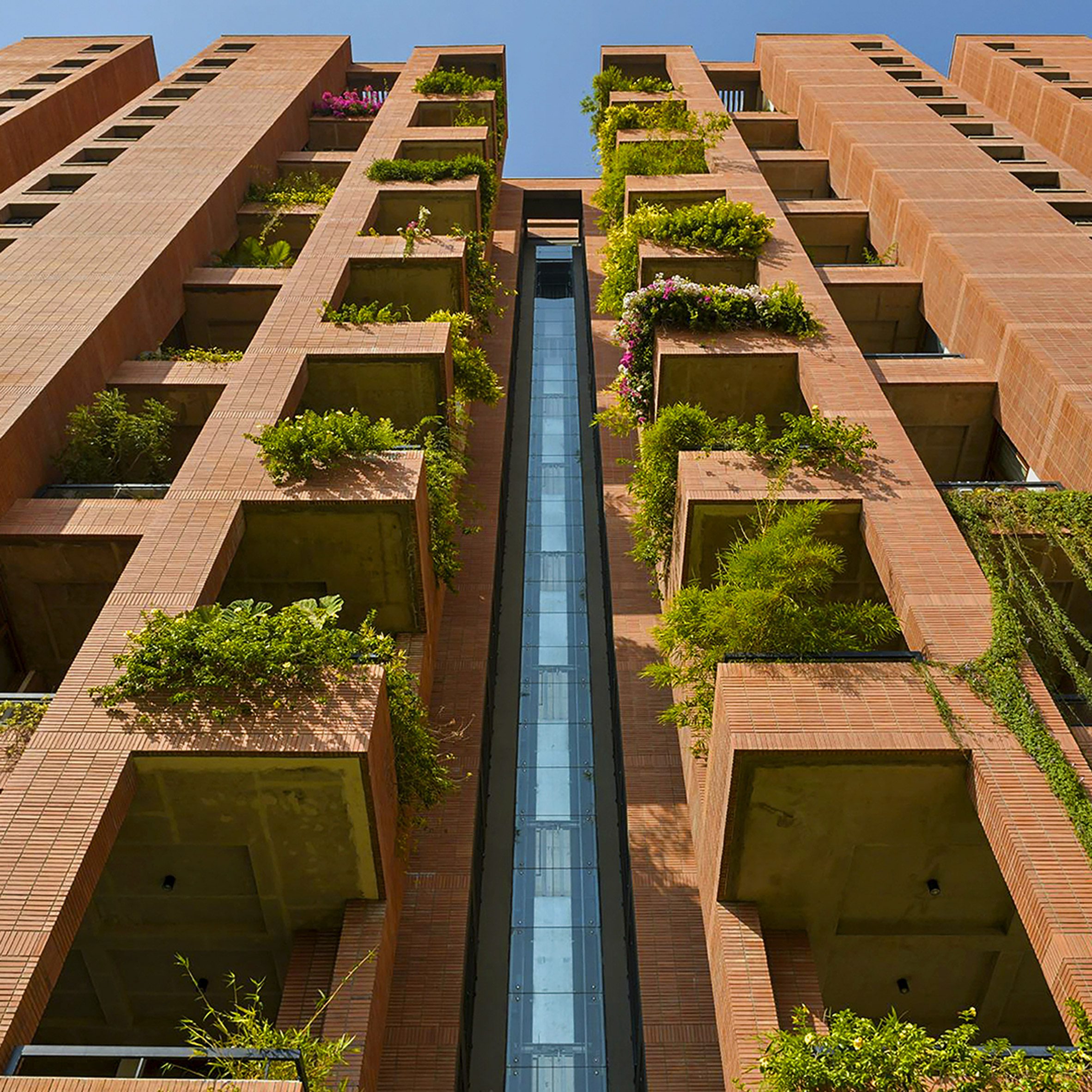 Shibanee & Kamal Architects incorporam jardins no design da casa