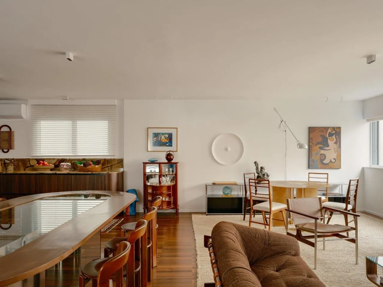 Apartamento de 1978 transformado em um lar contemporâneo | Open House com Felipe Carolo