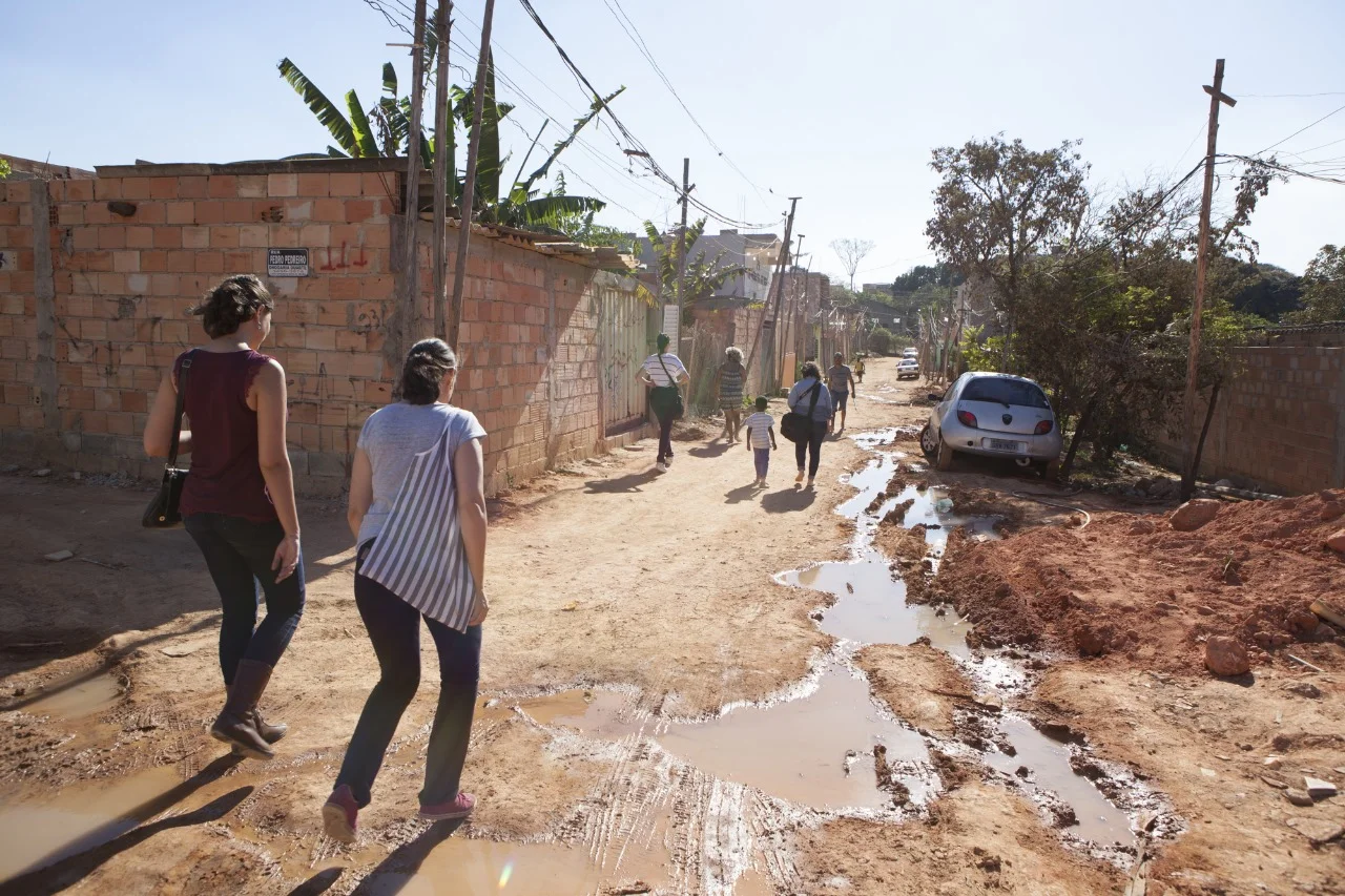 os impactos da crise climática nas mulheres das periferias  — Arquitetura na Periferia