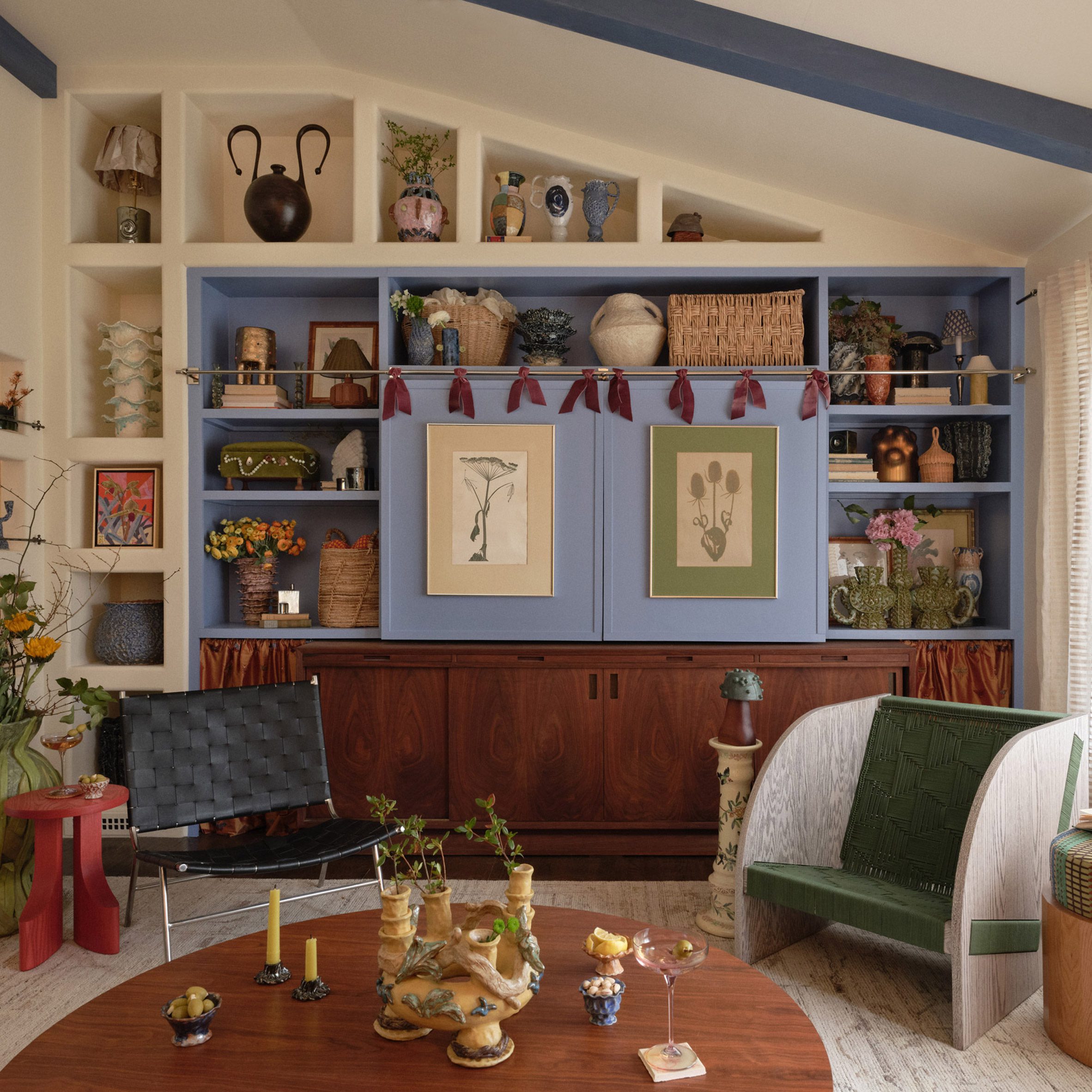 Rude Haus renova casa New Hope com peças recicladas e vintage