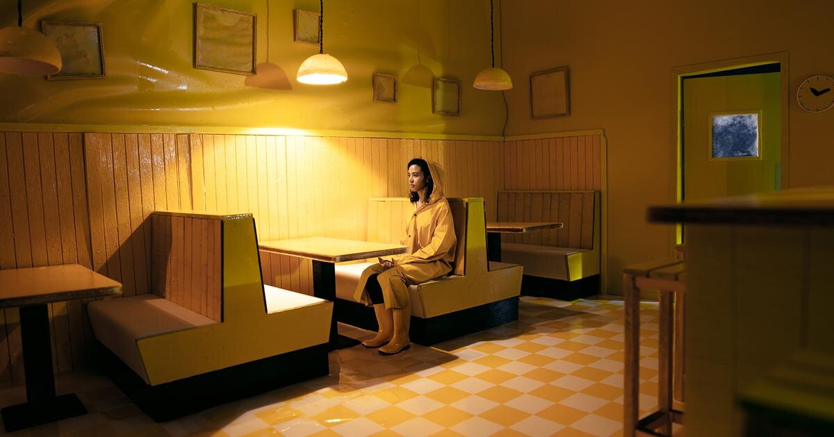 A série de fotos CUBES explora o design espacial através de 27 interiores em miniatura