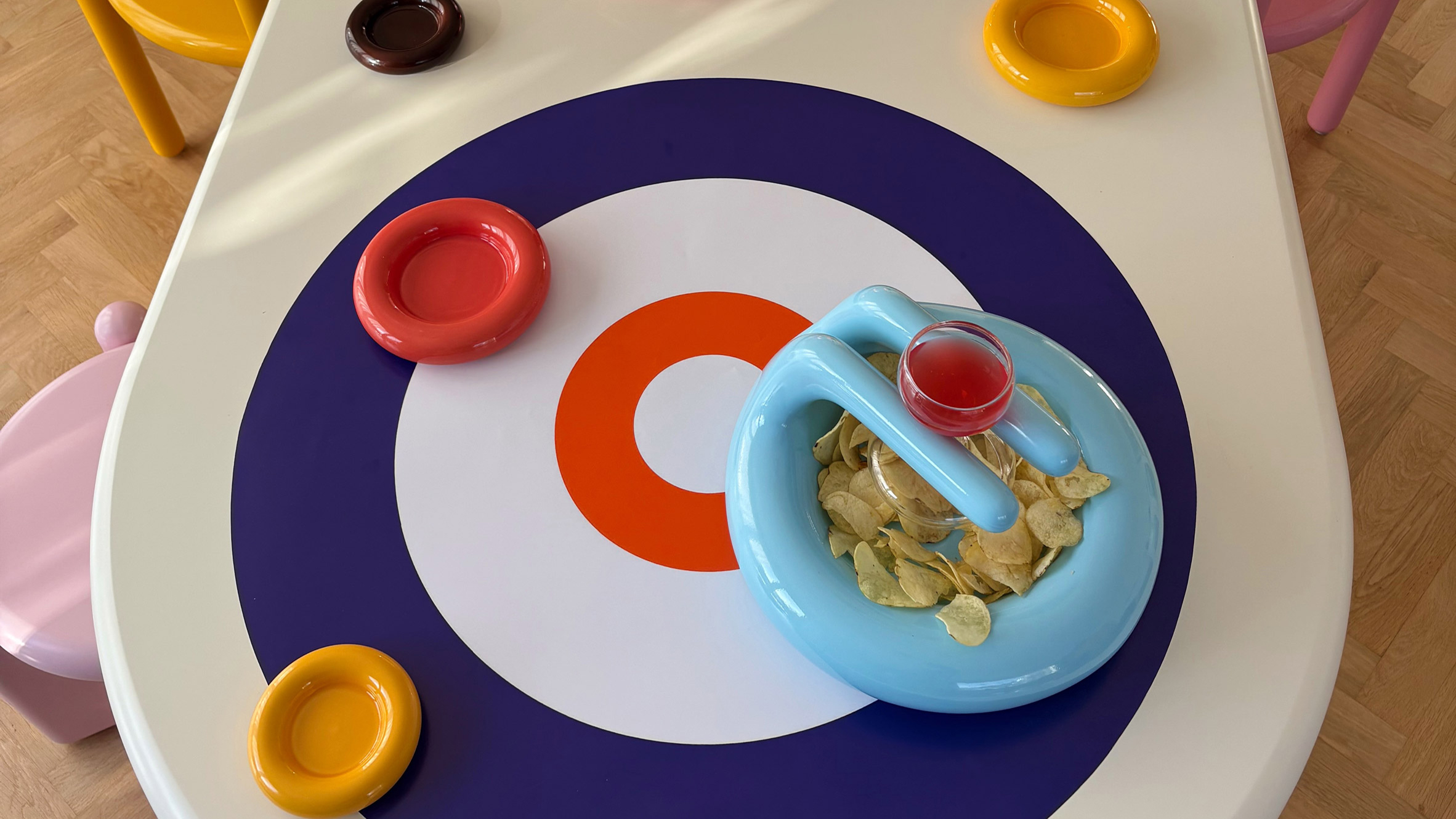Gustaf Westman projeta Curling Bowl irônico