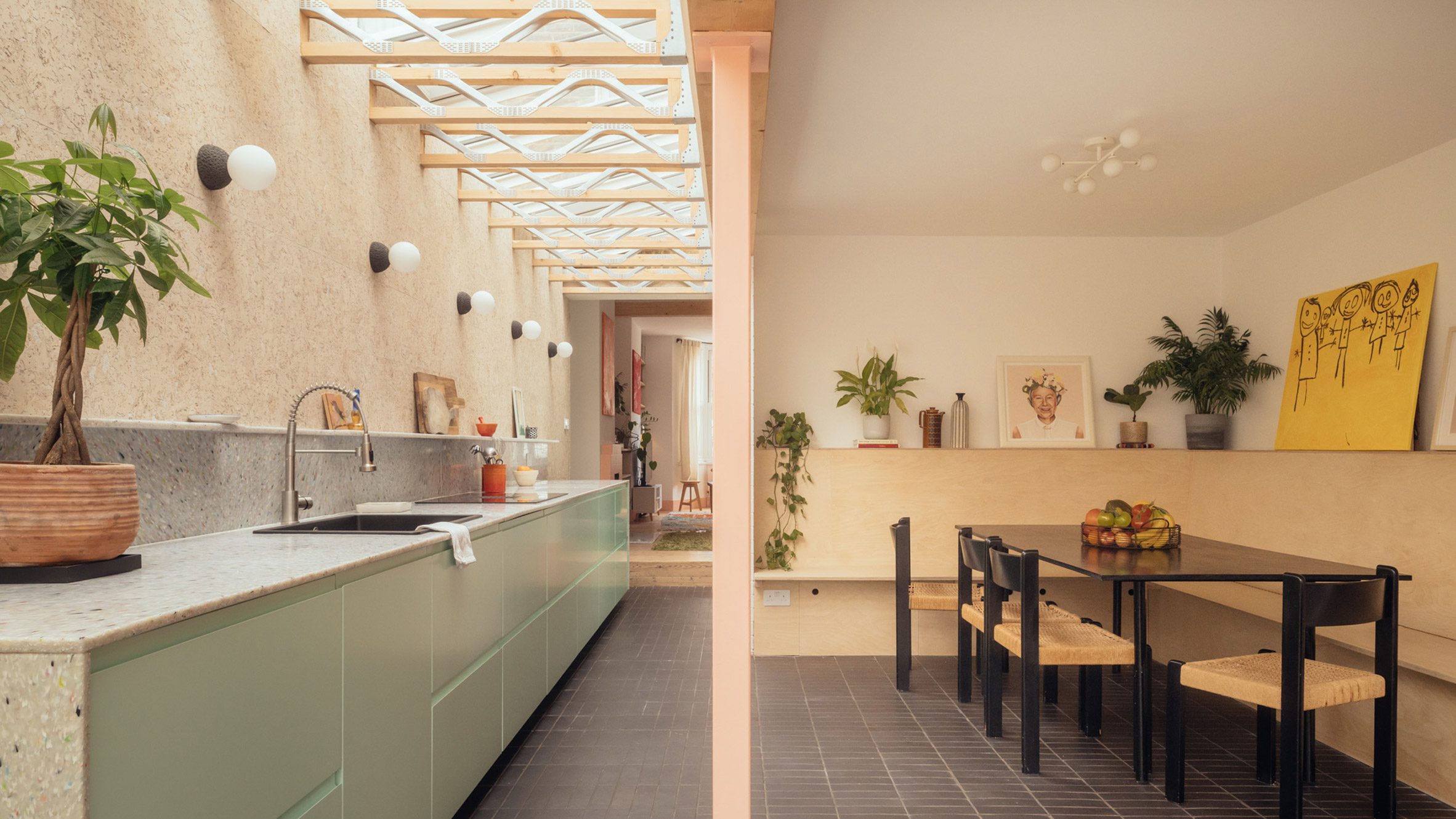 Nimtim Architects usa “materiais do dia a dia” para ampliação de casas