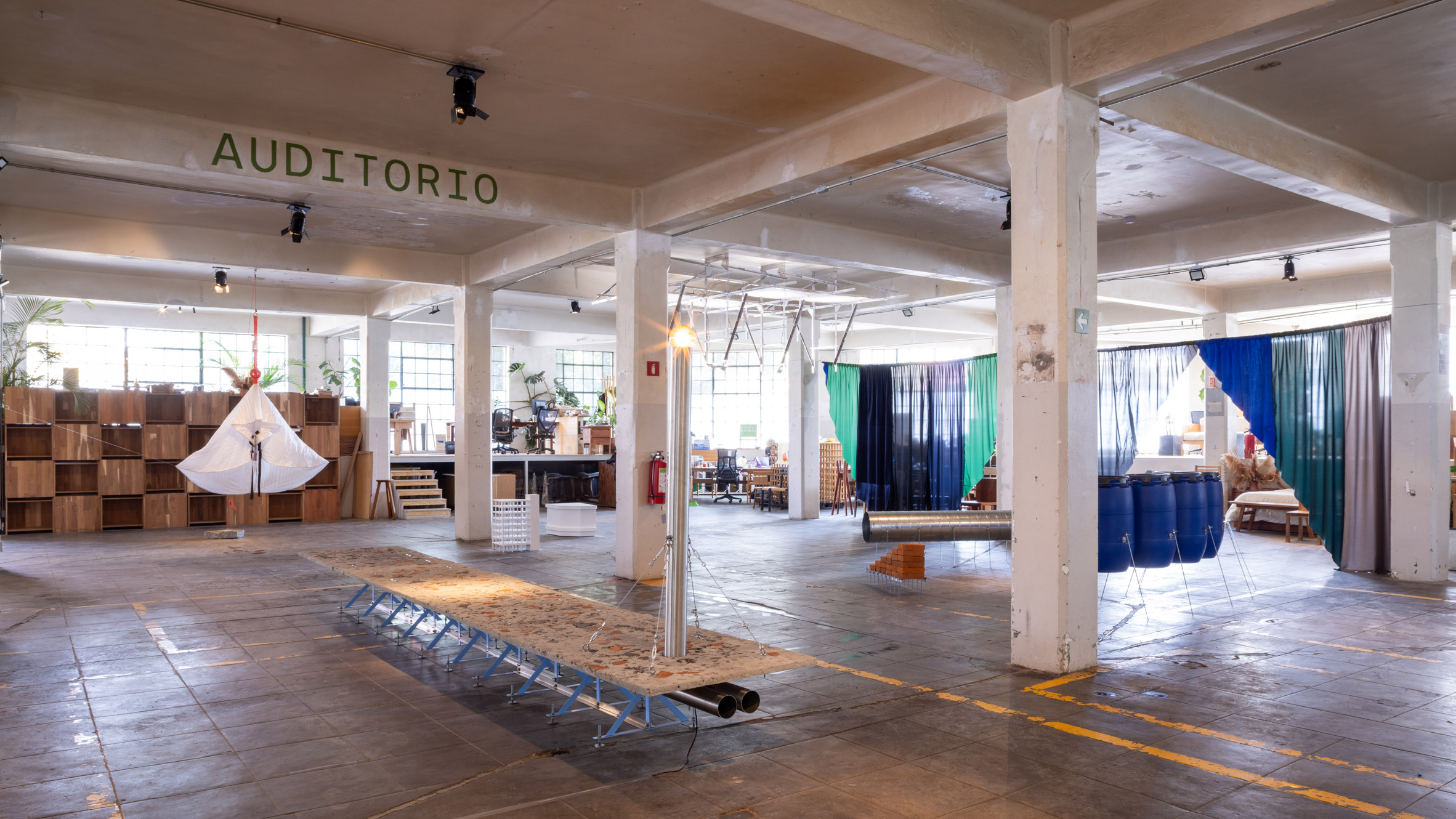 Arquitetos respondem a “excesso e demolição” em exposição de reaproveitamento