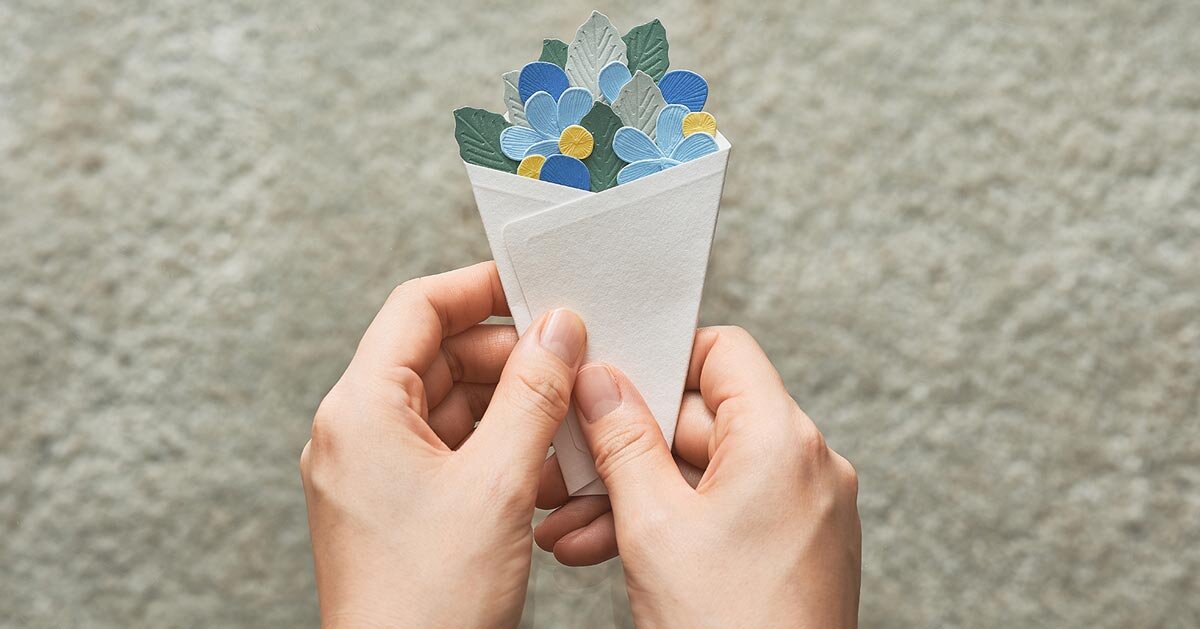 adesivos florais em camadas transformam papel em conjunto de cartas de buquê 3D