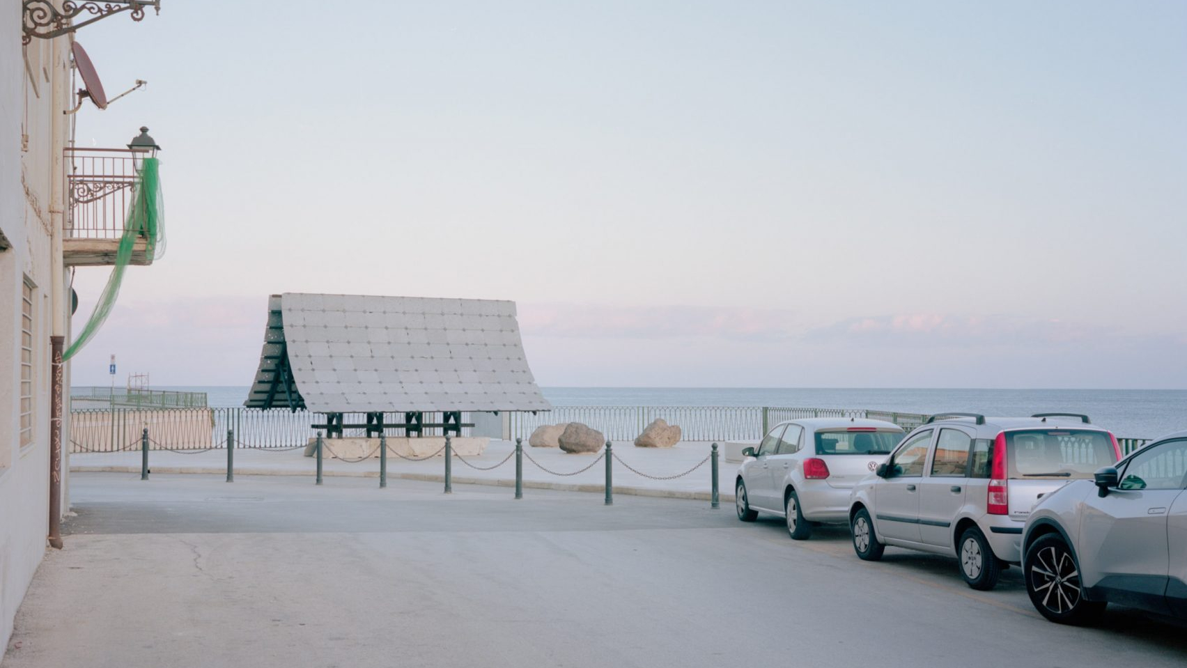 Dezeen Debate apresenta pavilhão temporário “atraente” na Sicília