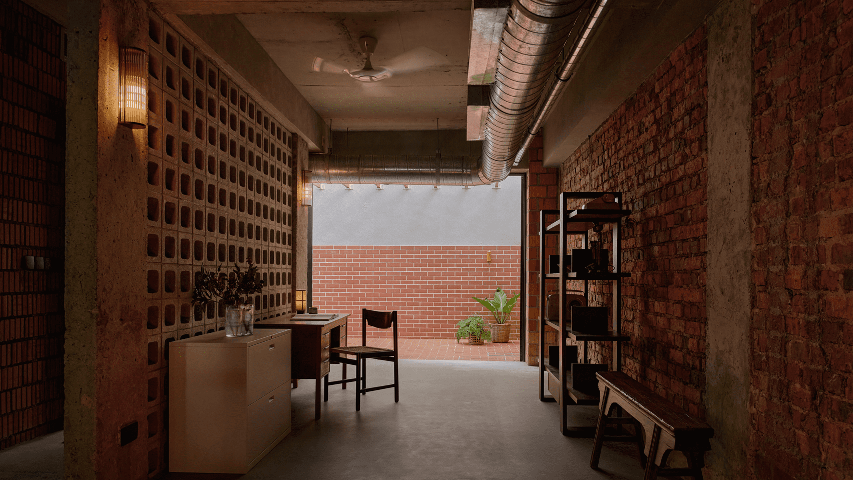 L Architects reformula a “última casa” revelando as suas características originais