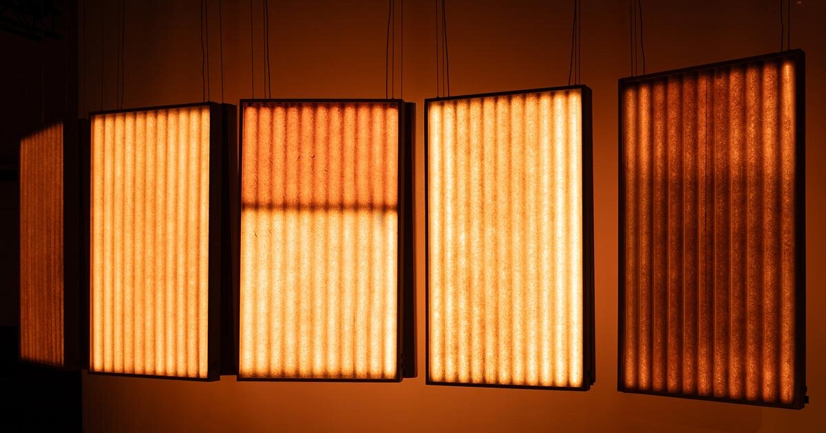 Painéis de fibra de vidro recuperados se transformam em escultura luminosa por Heilig Objects