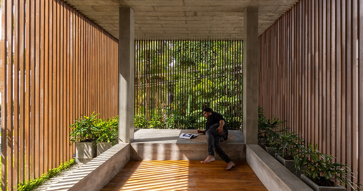 Zero Studio envolve casa de cortina com telas de metal na Índia
