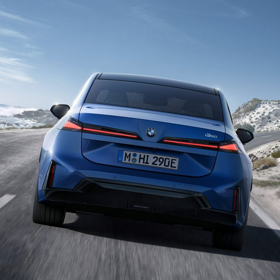 Dezeen Debate apresenta carro elétrico BMW i3 “silenciosamente confiante”