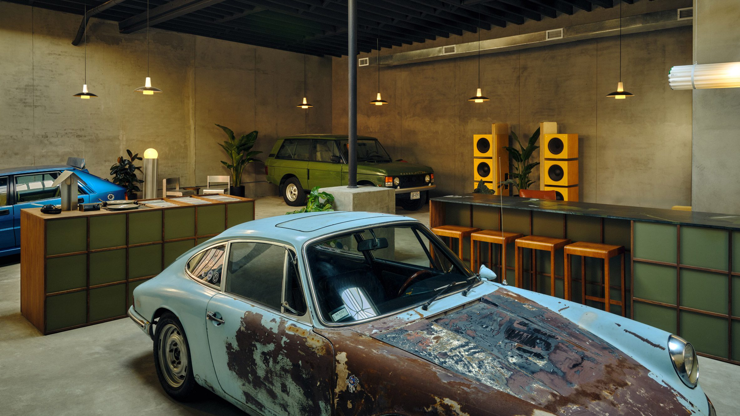 Office of Tangible Space transforma armazém do Brooklyn em carro em meio período