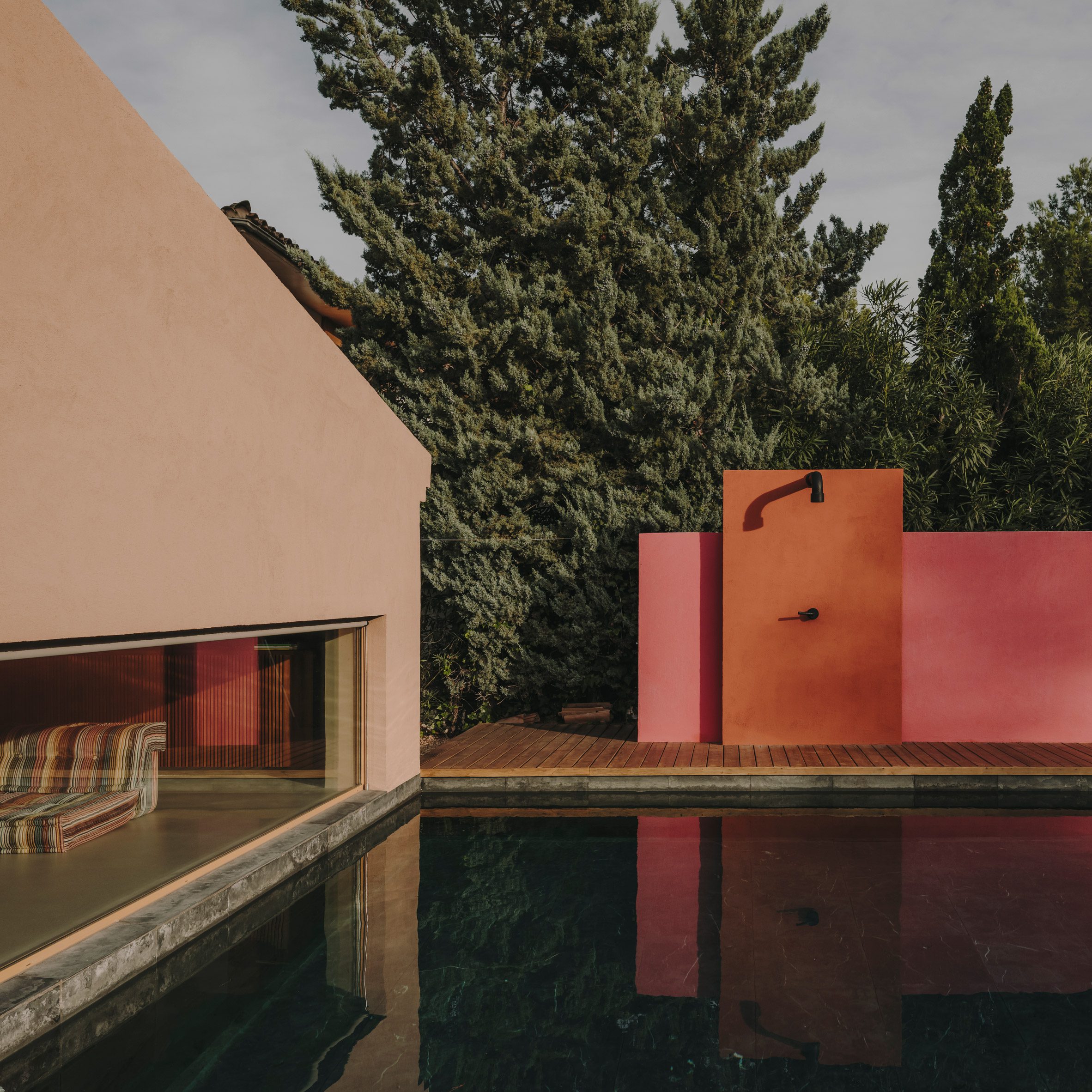 Holzrausch faz referência a Luis Barragán em casa de férias em Maiorca