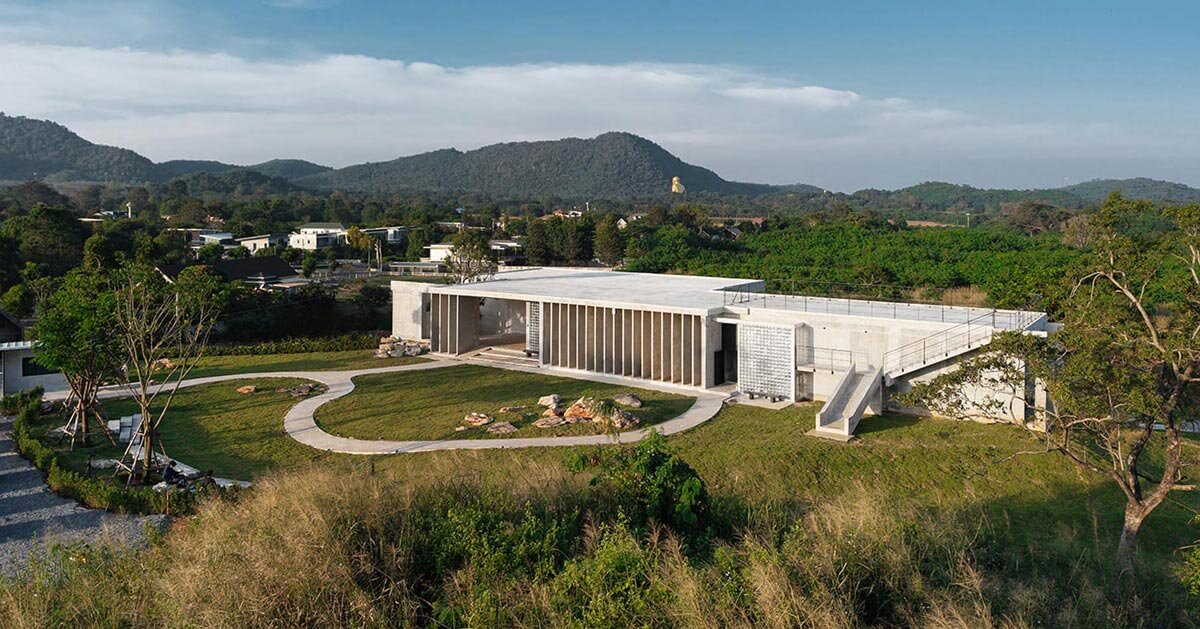 barbatanas verticais repetitivas envolvem estrutura de concreto na Tailândia