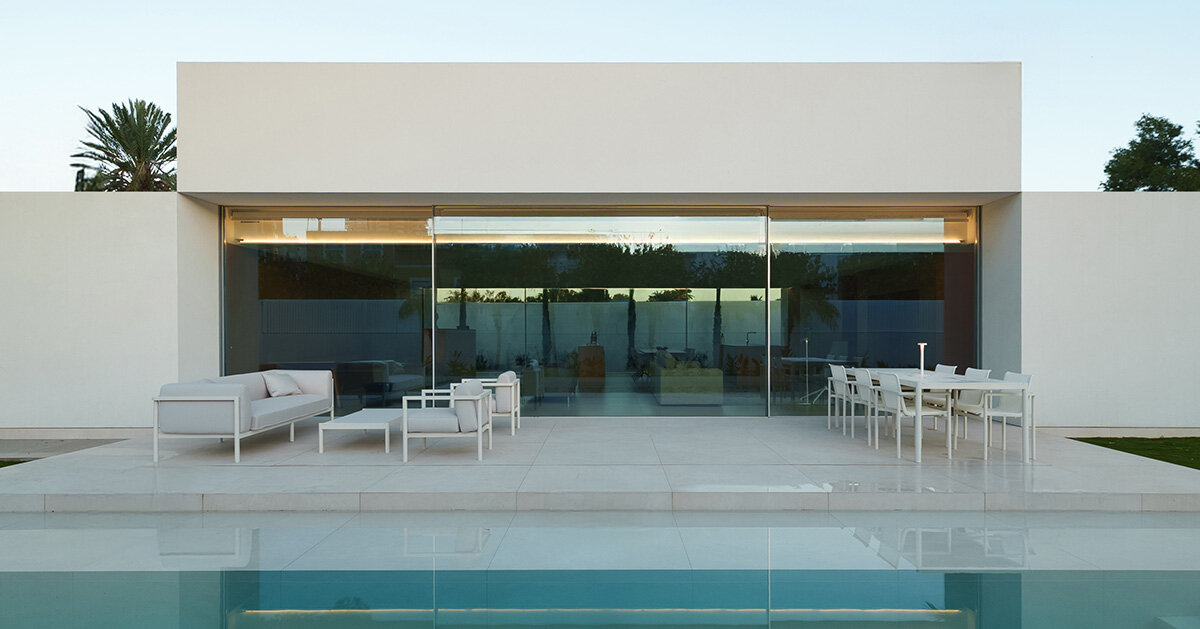 Fran Silvestre organiza residência espanhola em torno do volume flutuante