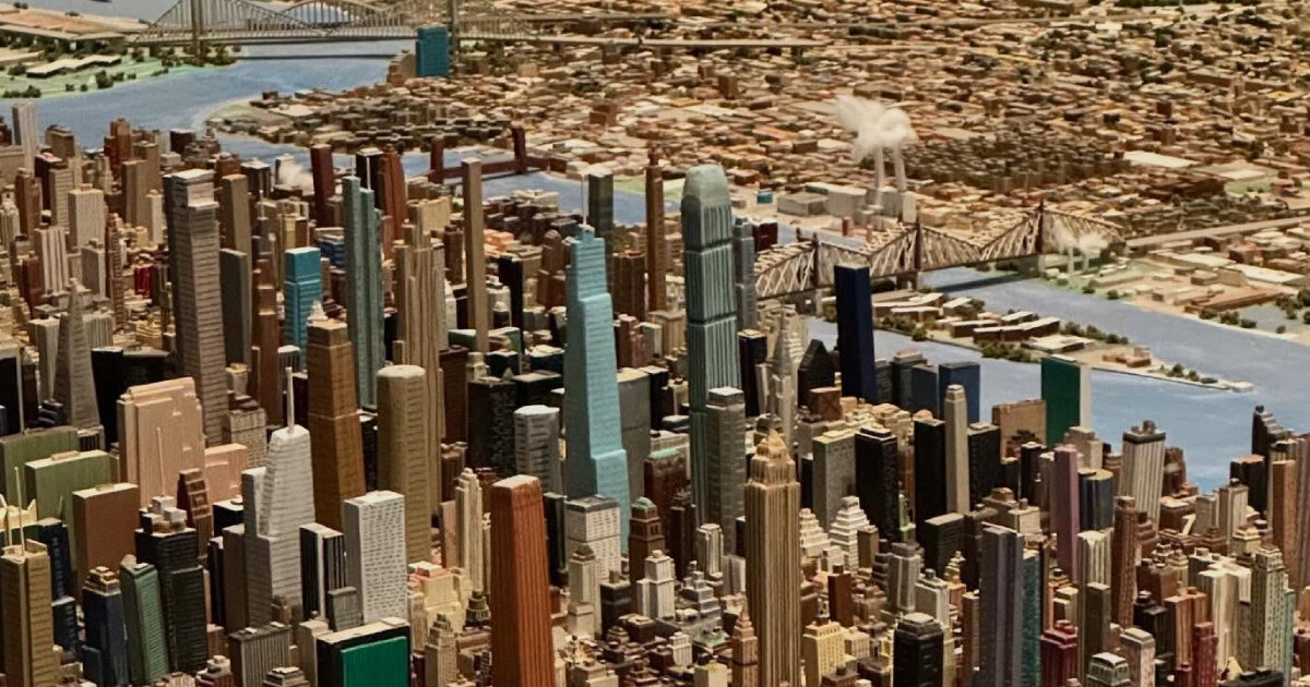 Modelo em miniatura feito à mão de Nova York estreia na cidade