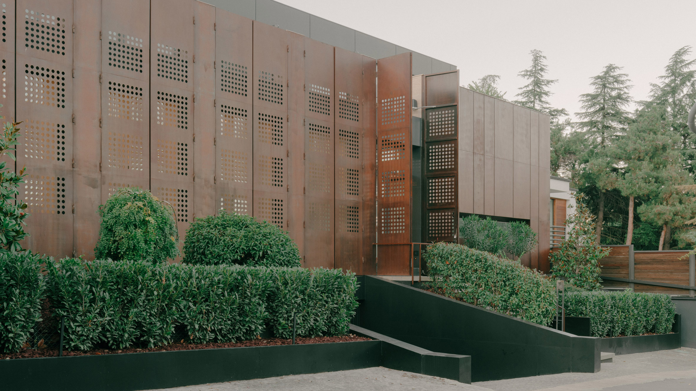 TIMM Architecture cria House of Iron Doors na Geórgia