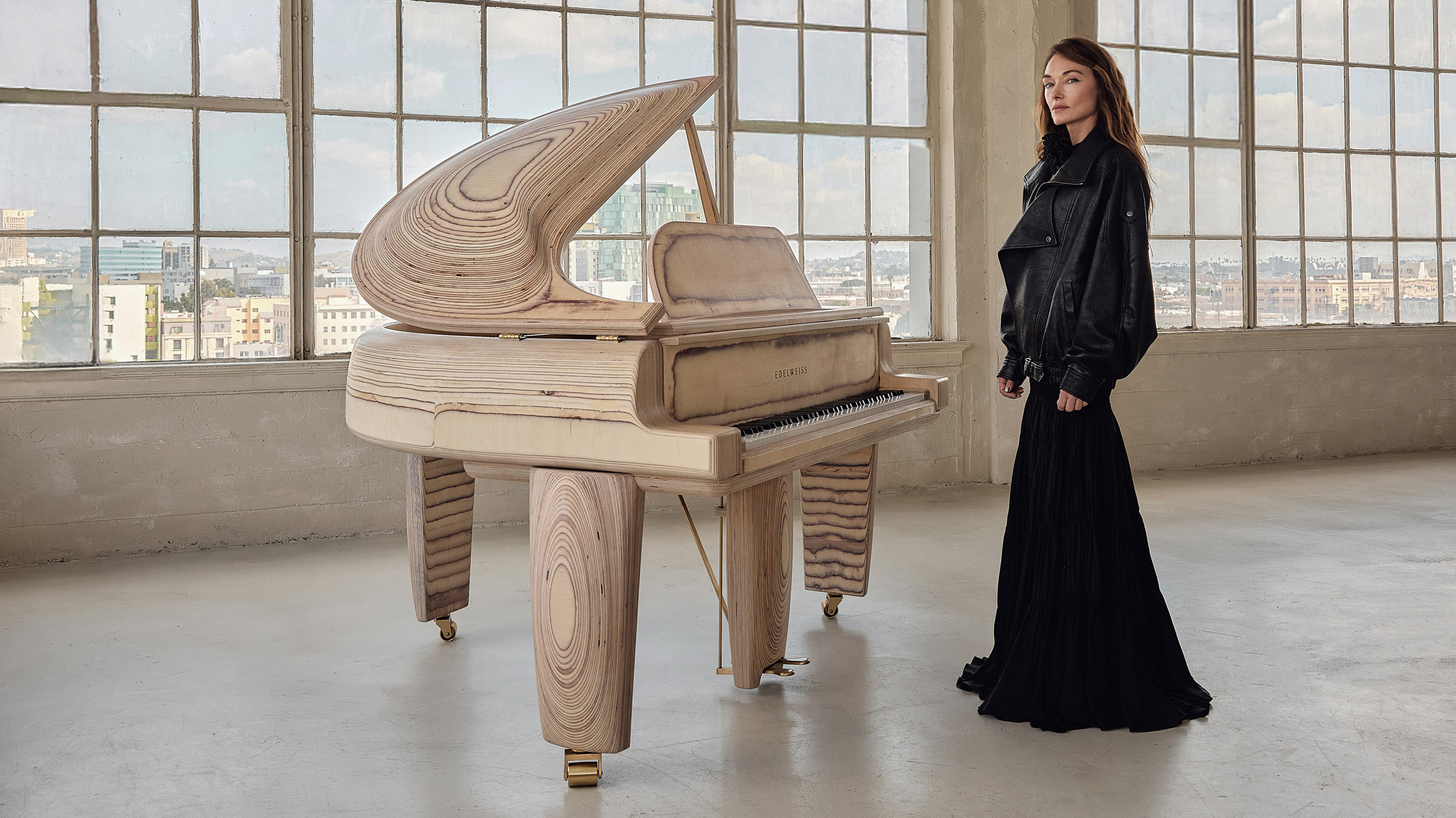 O primeiro piano de Kelly Wearstler tem curvas “sensuais e inesperadas”