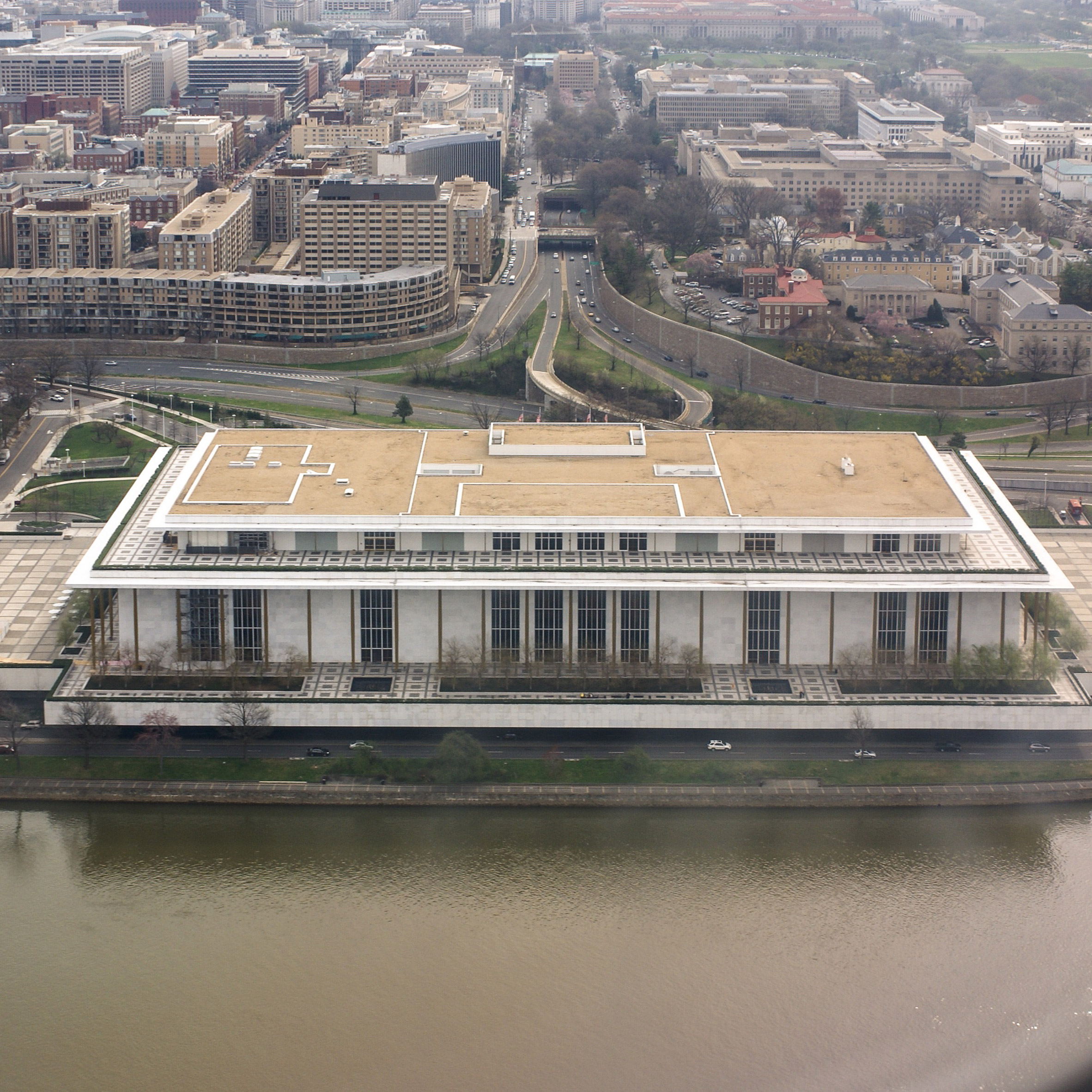 Grupo de arquitetura processa Trump pela reforma do Kennedy Center