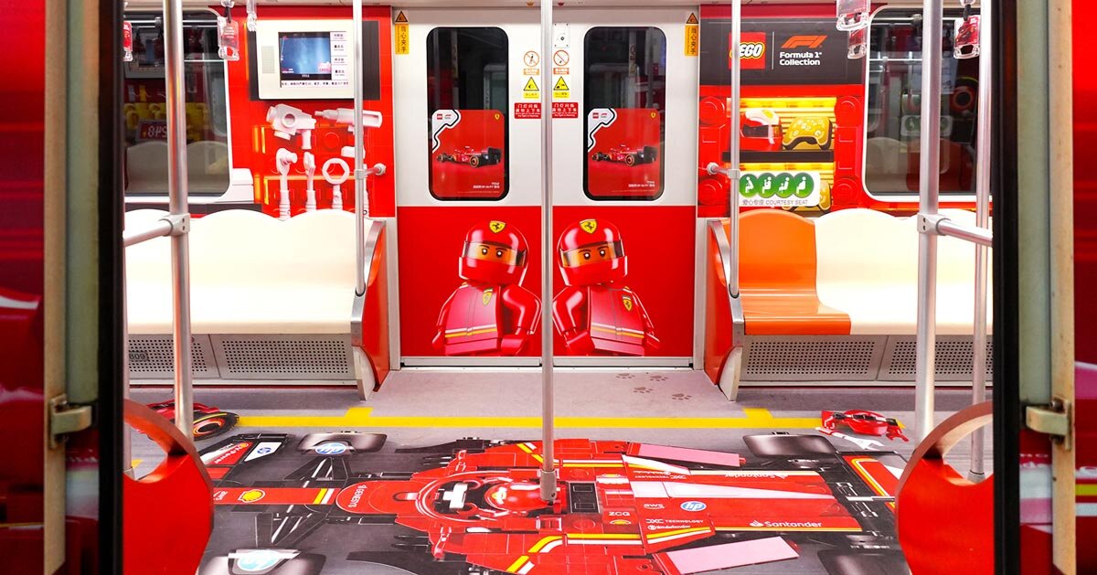 LEGO transforma linha do metrô de Xangai em trem de corrida de F1