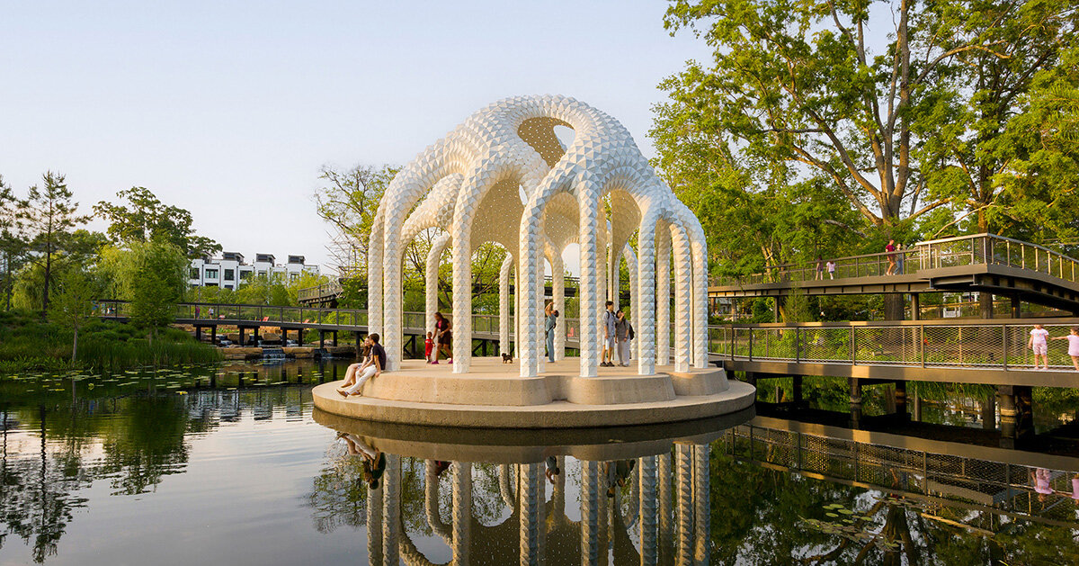 Pavilhão encasulado de MARC FORNES / THEVERYMANY ergue-se no parque da Carolina do Norte