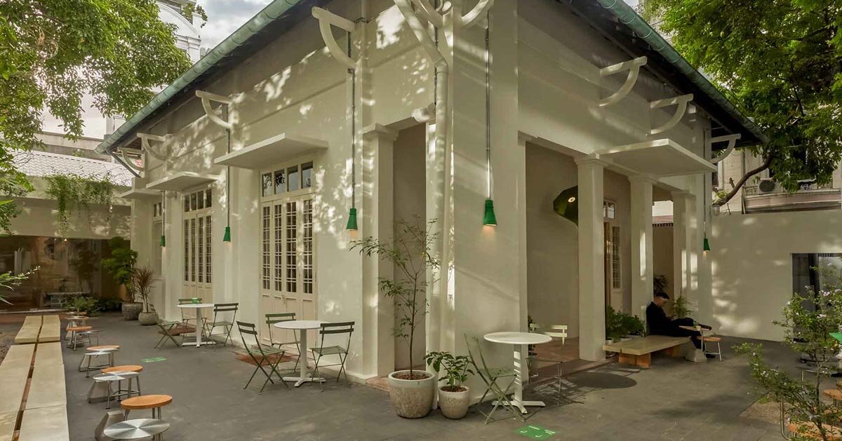 villa centenária com pátio no Vietnã revive como carro-chefe do bar de chá fosco