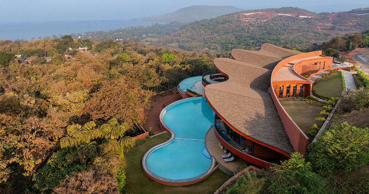 arquitetos sanjay puri moldam a ‘crista nove’ com um telhado parabólico acima do mar da Arábia