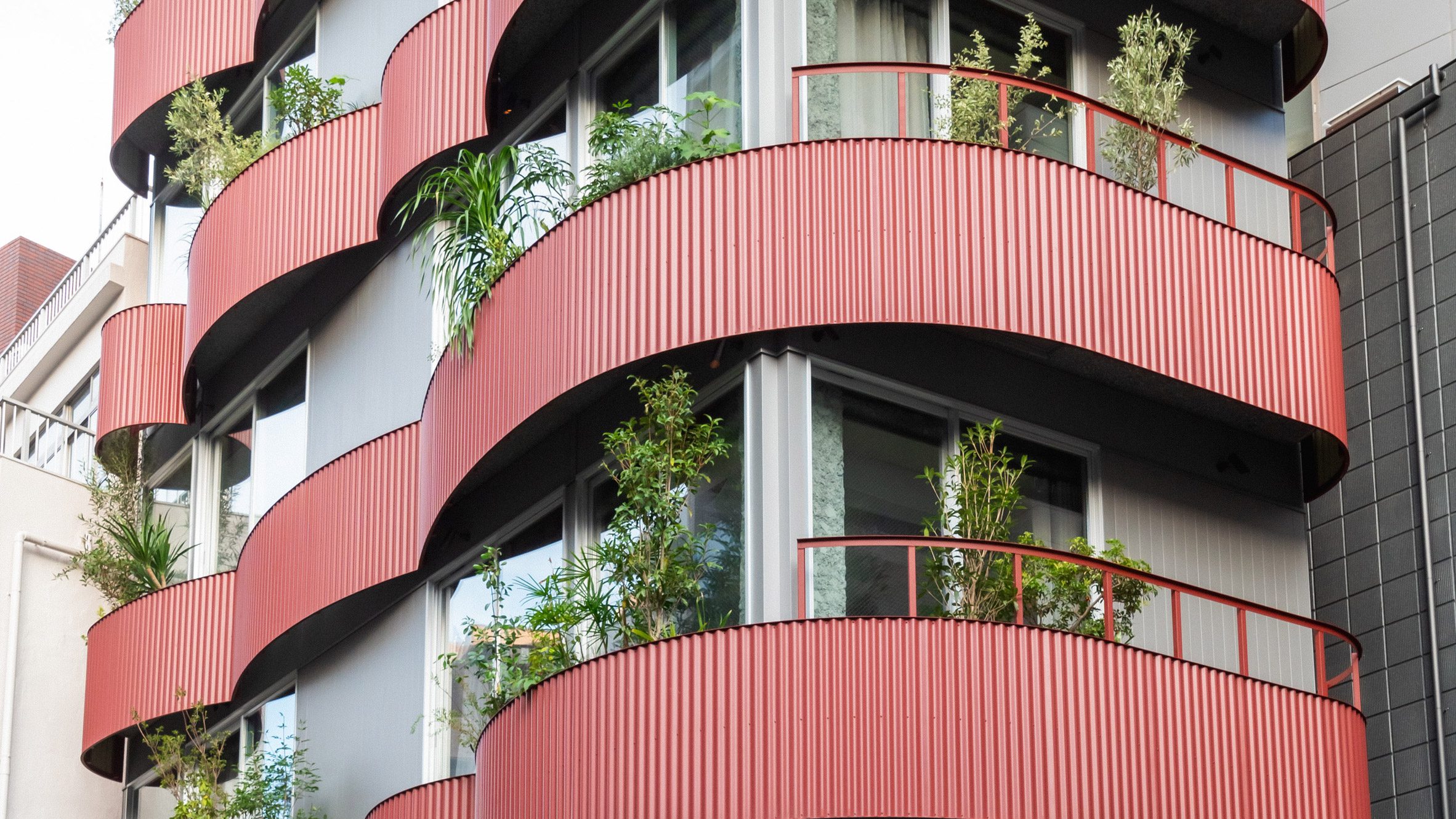 Plantas doadas por moradores locais cobrem o hotel SOIL Nihonbashi