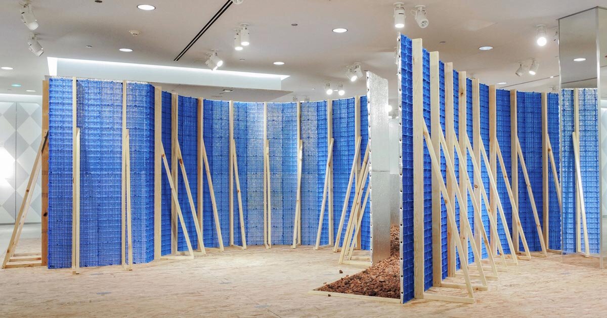 alsar-atelier reaproveita materiais brutos de construção como estande de exposição reversível e fechado