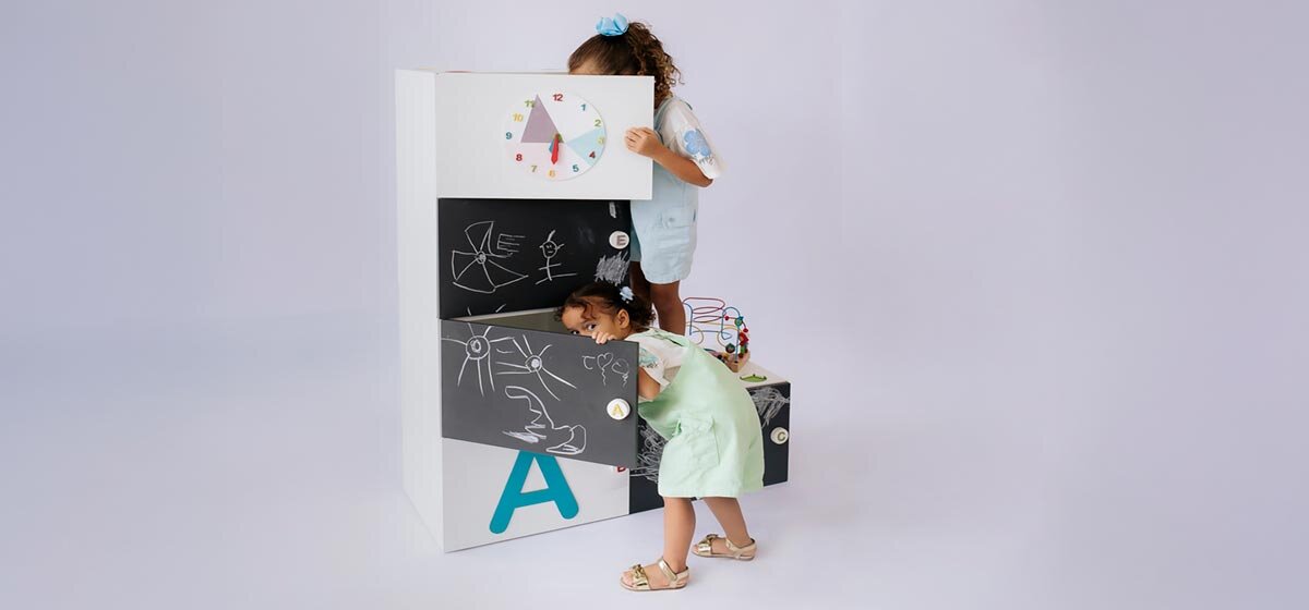 unidades de armazenamento escolar como mobiliário sensorial modular para a educação infantil
