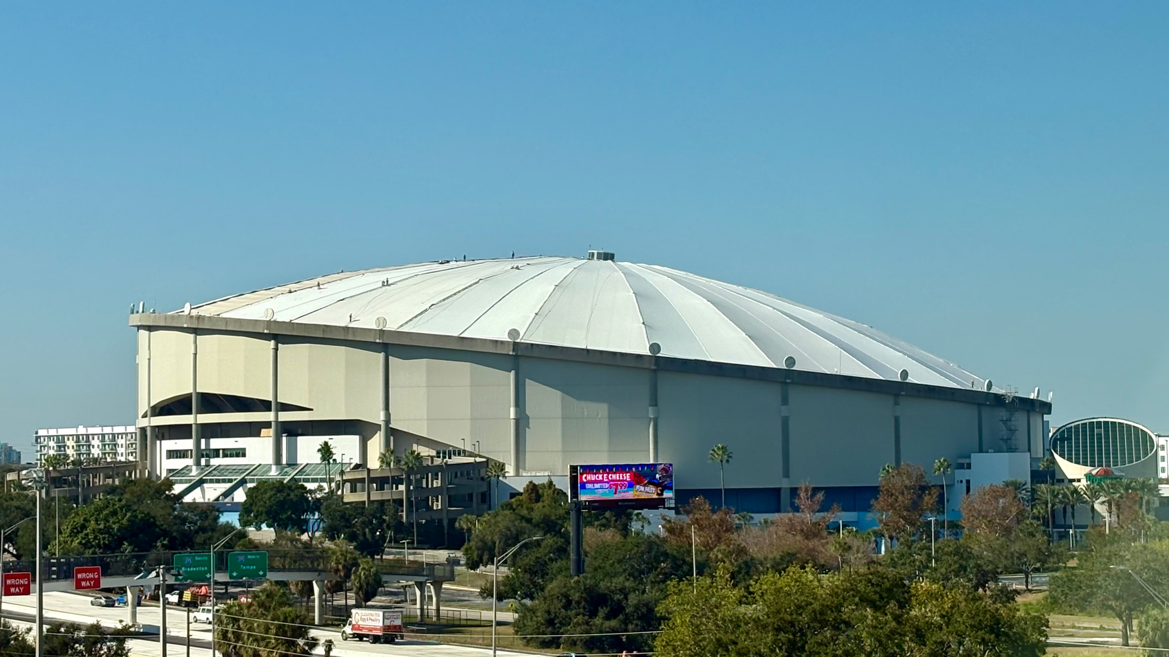 Tampa Bay Rays substitui telhado do estádio após furacão de 2024