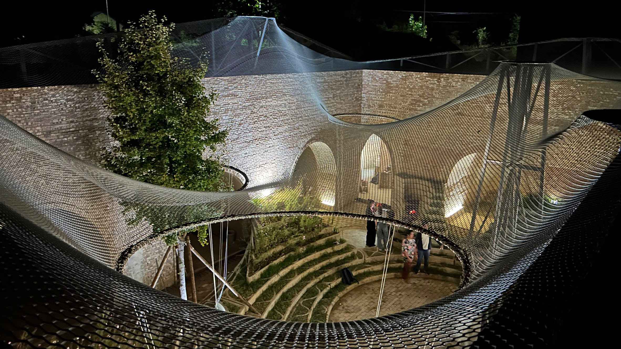 A Casa Subterrânea do Futuro reinventa a casa-caverna chinesa
