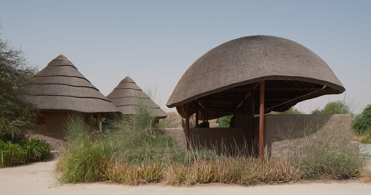Urko Sánchez Architects reinterpreta a arquitetura africana nos Emirados Árabes Unidos
