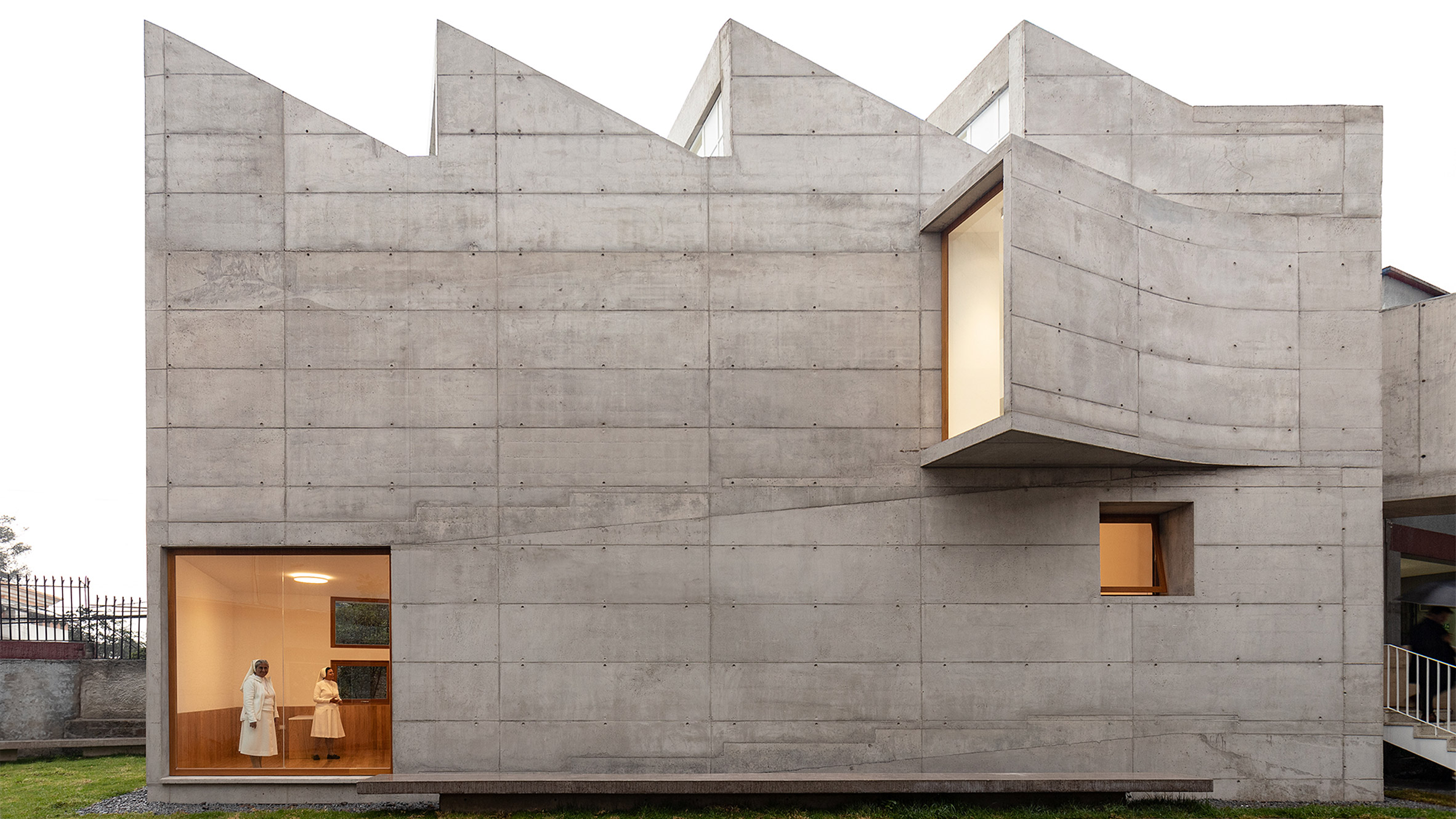 Studio Blur modela escola de artes de Quito após a casa de Le Corbusier