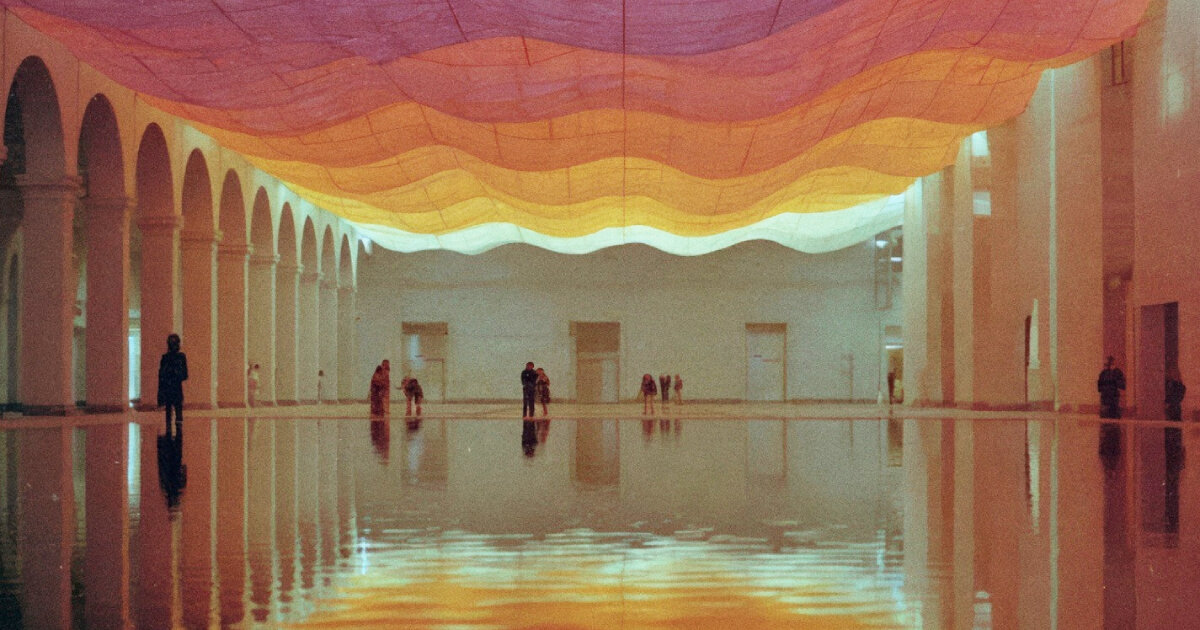 explore as instalações artísticas e paisagísticas imaginadas de marius troy