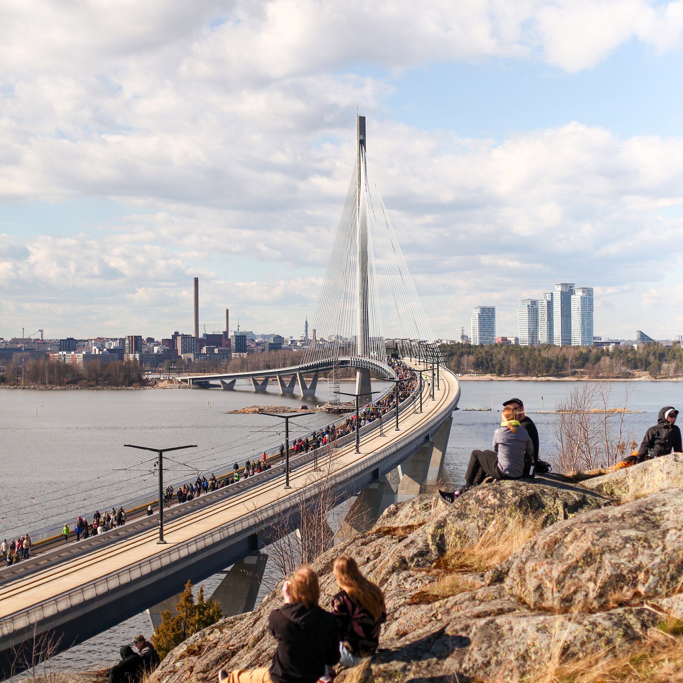 Ponte Kruunuvuori é concluída em Helsinque