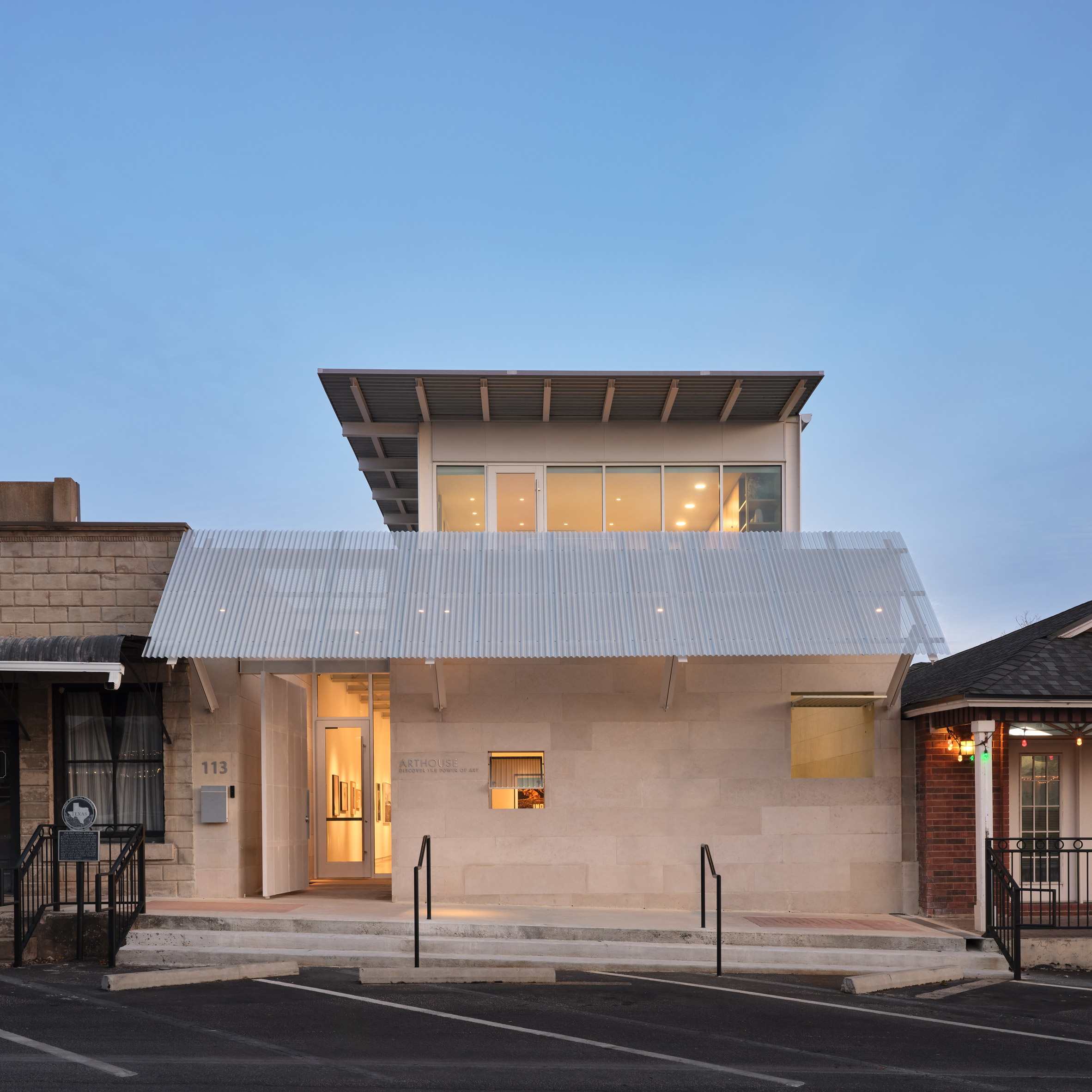 Lake Flato Architects cria galeria para Marble Falls Arthouse