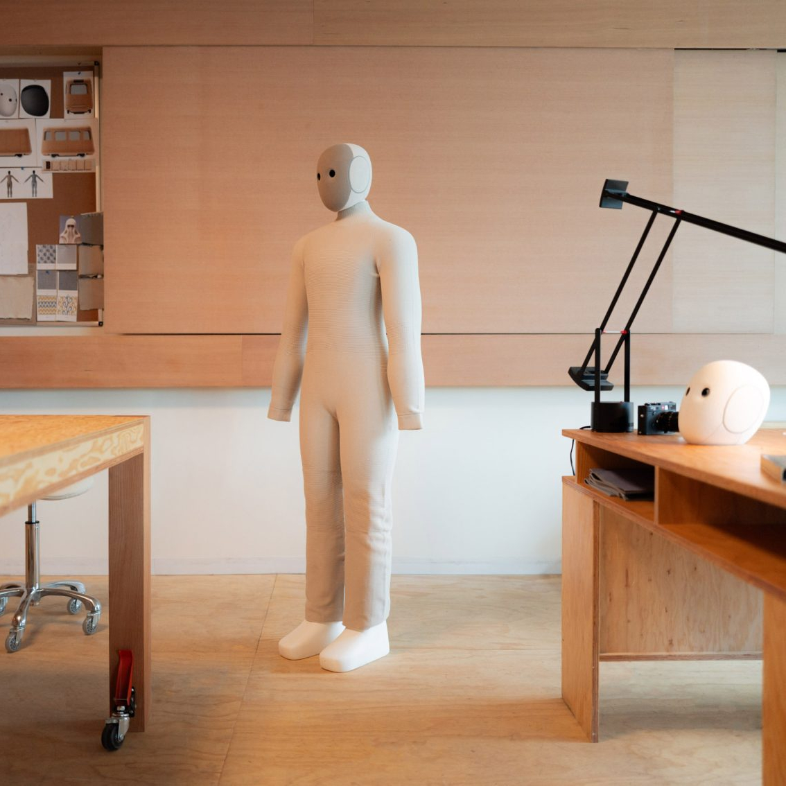 Dezeen In Depth apresenta o primeiro robô servidor de pedidos por correspondência da América