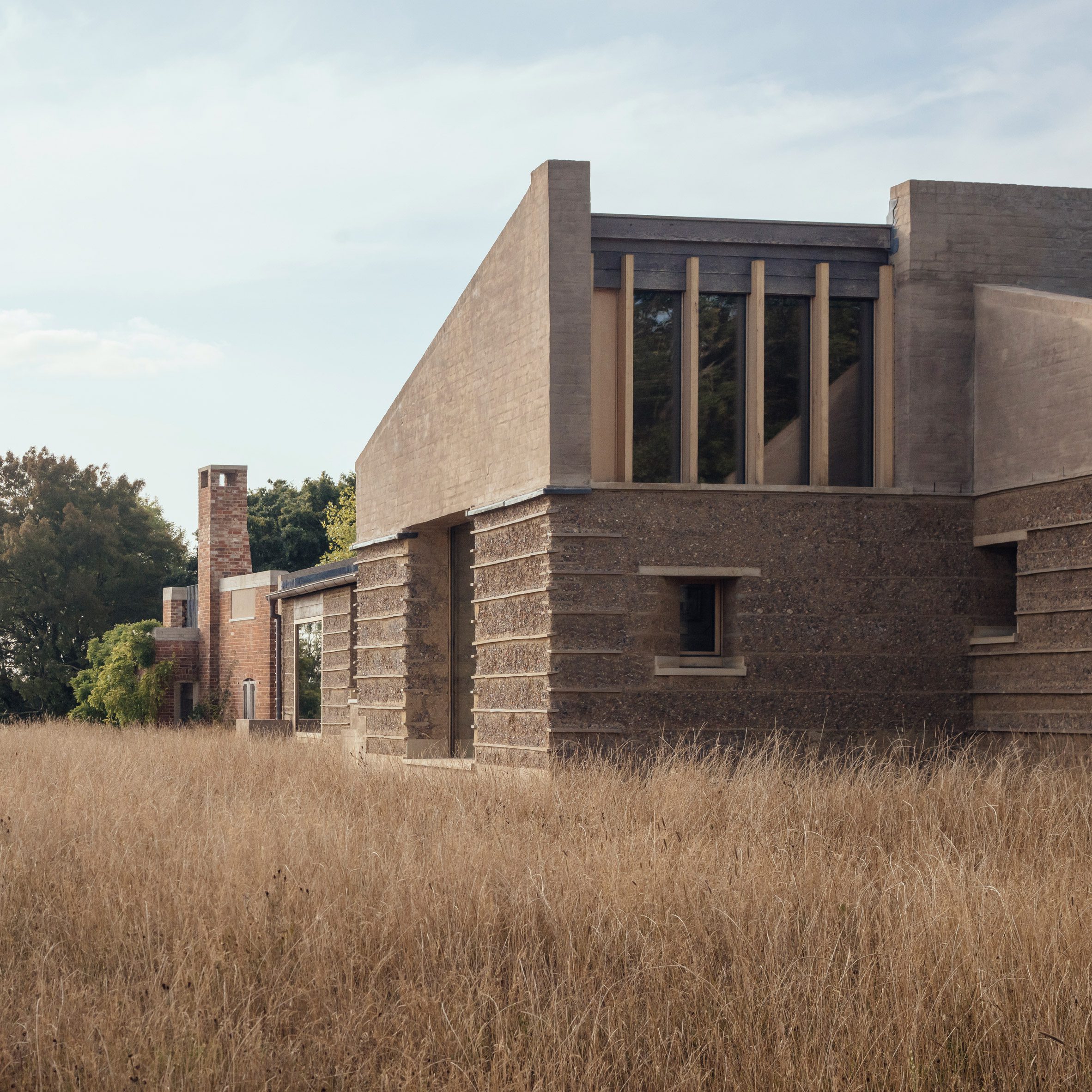 Vídeo revela processo por trás da Rammed Earth House