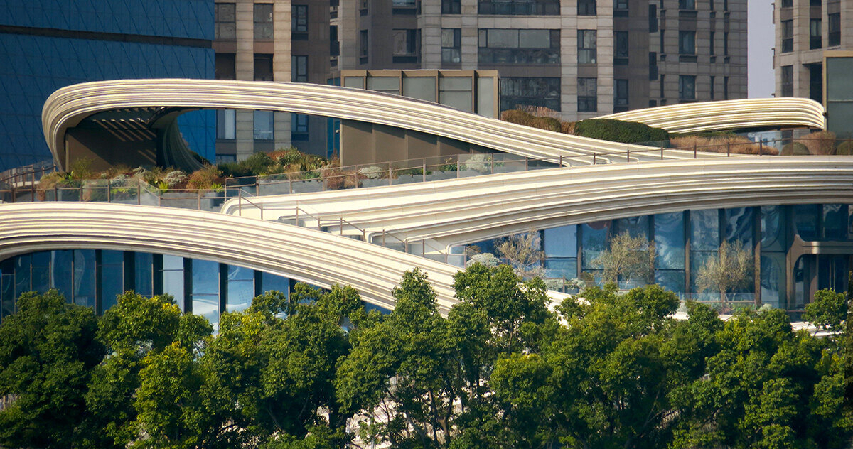 A ‘órbita’ inspirada na ponte lunar de Heatherwick, capturada por Paul Clemence