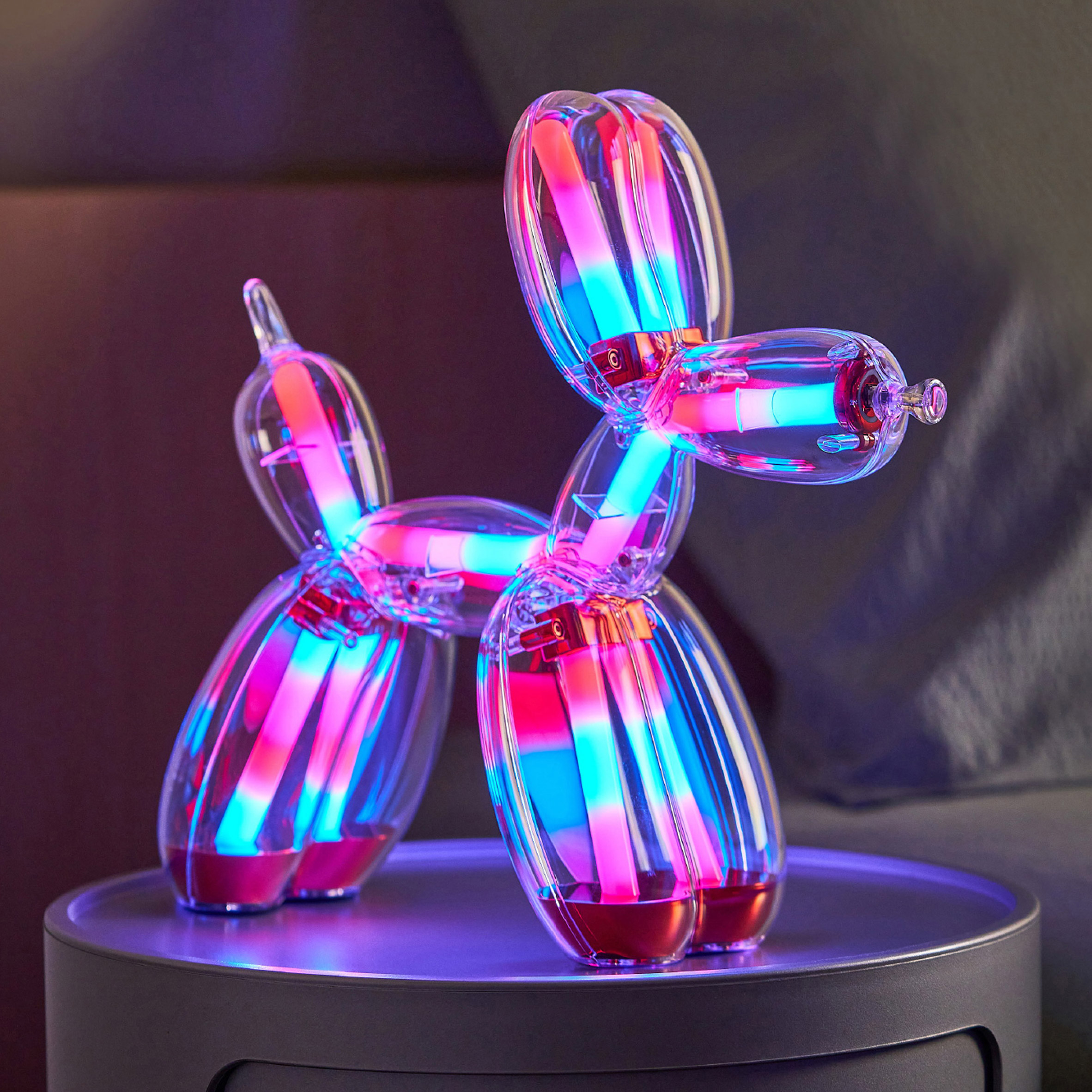 Jeff Koons e Lexon criam uma evolução colorida da lâmpada e alto-falante Balloon Dog