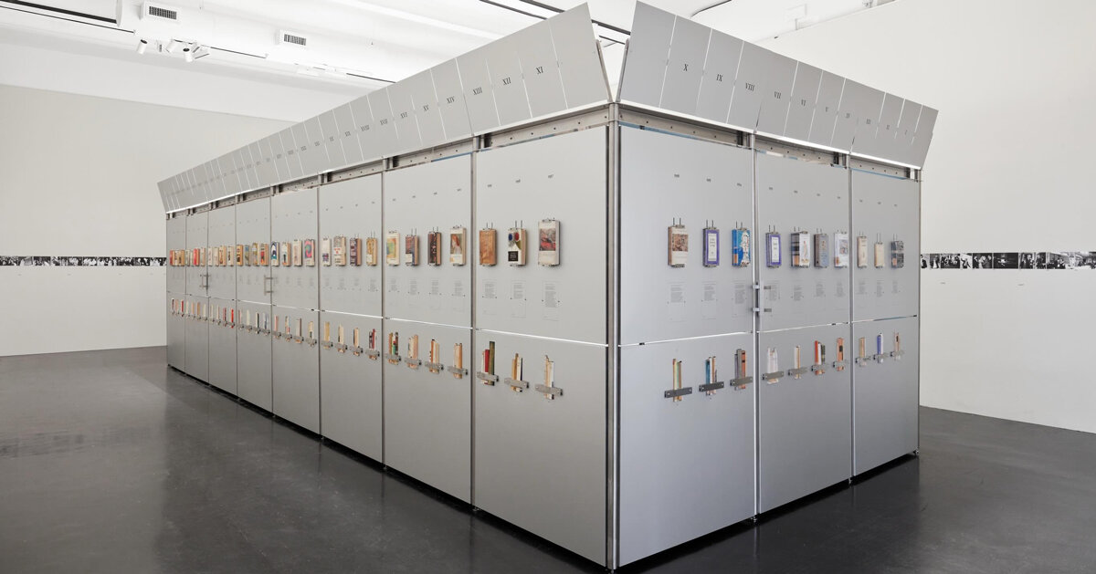 exibições móveis animam o pavilhão da biblioteca de alumínio do Supervoid