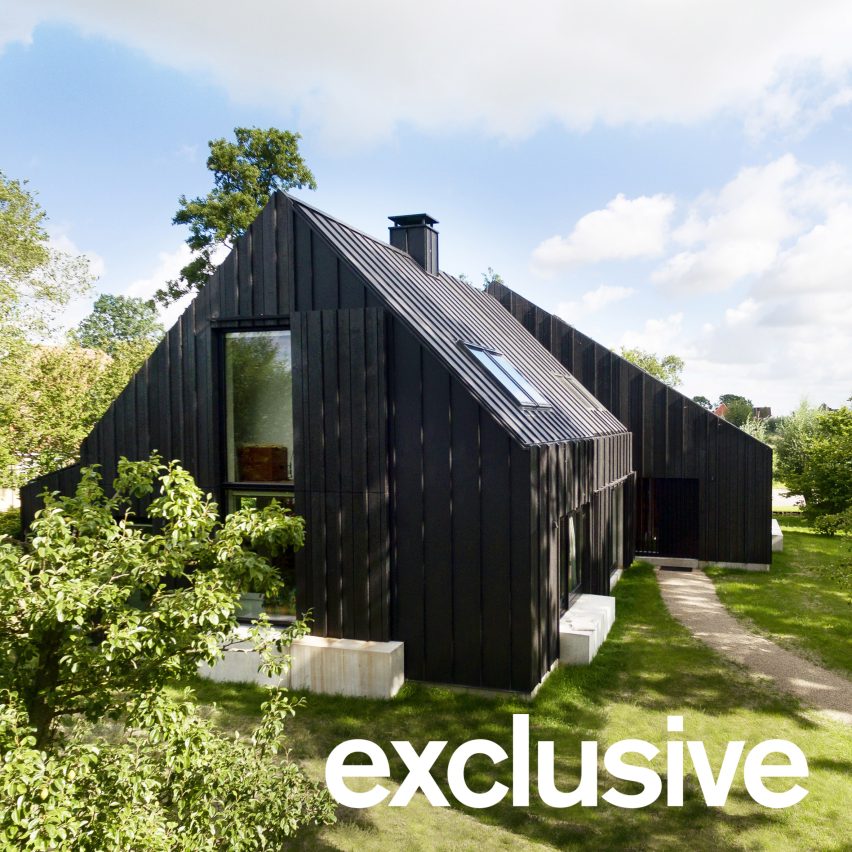 Bastiaan Jongerius Architecten cobre a Fazenda Longhouse com madeira preta e metal